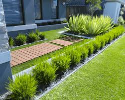 Modern low-maintenance landscape bed by Green Horse